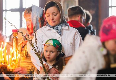 Православные верующие празднуют Вход Господень в Иерусалим — Вербное воскресенье