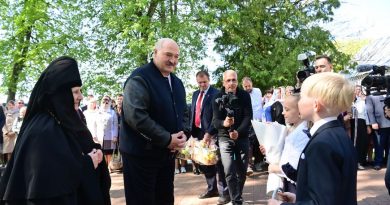 Лукашенко встречает Пасху в монастырском храме в Орше