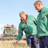 Комбайнеры из СФ "Клецкий" первыми среди молодежных экипажей Беларуси собрали 2 тысячи тонн зерна