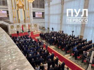 Закройте глаза и вытяните вперед правую руку. Закройте глаза и вытяните вперед правую руку